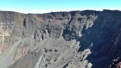 Kráter sopky Piton de la Fournaise 2632 m